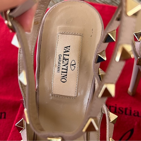 Valentino Garavani Rockstud Heels - Picture 6 of 10